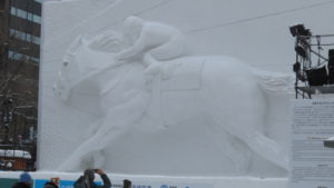 5丁目 大雪像（疾走するサラブレッド）