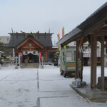 札幌村神社の社殿と参道